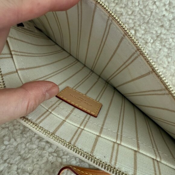 Louis Vuitton Damier Azur Neverfull MM Pochette Wristlet – Excellent Condition - Picture 7 of 9